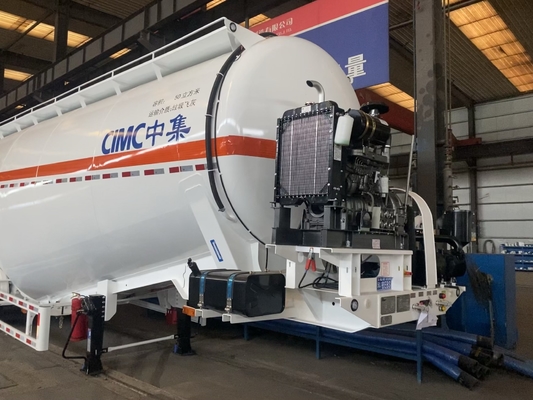 CIMC Tiga poros 60 ton tangki Mobil Dengan mesin diesel Set Kekakuan dan Kekuatan Cement trailer