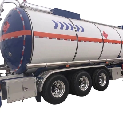 Desain proses terbaru dari CIMC adalah semi trailer medium cair tiga sumbu yang terbuat dari baja kekuatan tinggi.