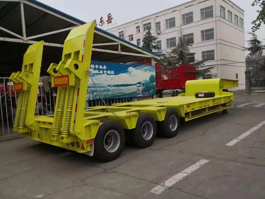 Baja Atau Aluminium Tri-aksel 40/45/50/60 Ton Kendaraan Transportasi Tugas Berat Semi Trailer flatbed rendah