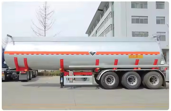 3 Poros 13150*2500*4100mm Dengan Isolasi Vakum 26CBM 2 Pengukur Tekanan Tangki LNG Semi Trailer